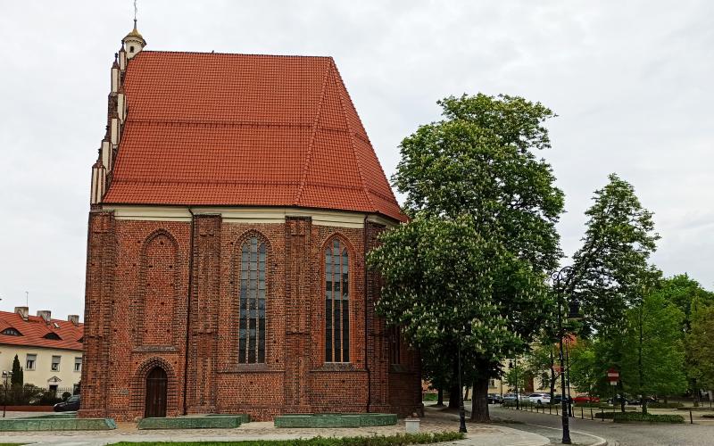 ZWIEDZAJ Z NAMI KOŚCIÓŁ MARII PANNY I OKOLICE
