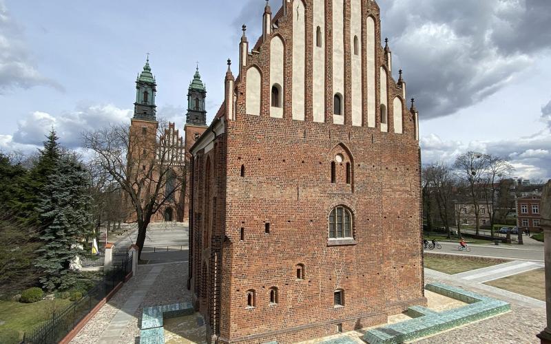 Szklana instalacja wokół Kościoła NMP in summo pt. ”Duch palatium” najlepszą realizacją na świecie w kategorii ”Liturgical” - CODAWARDS